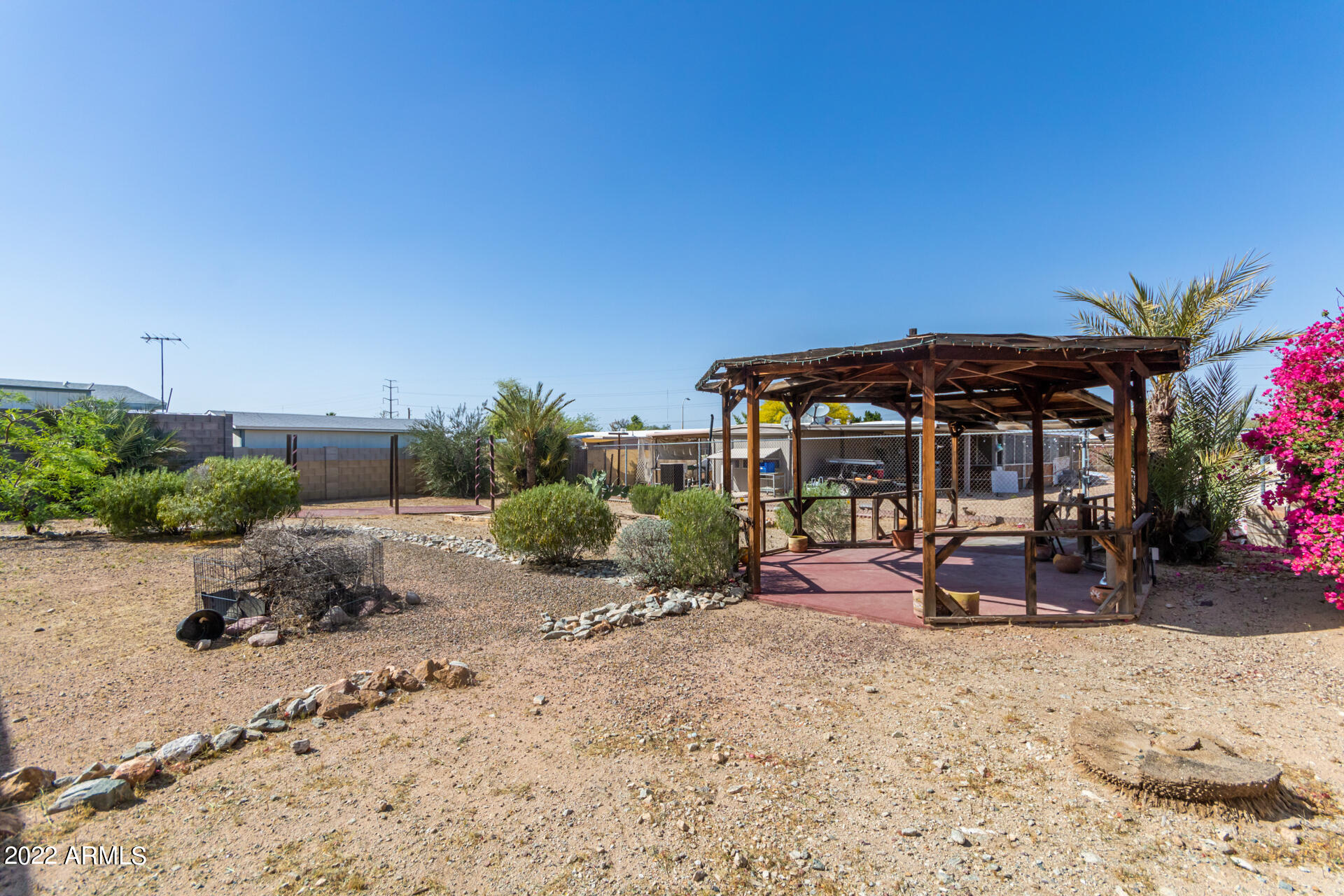 4118 E RIDGE Road