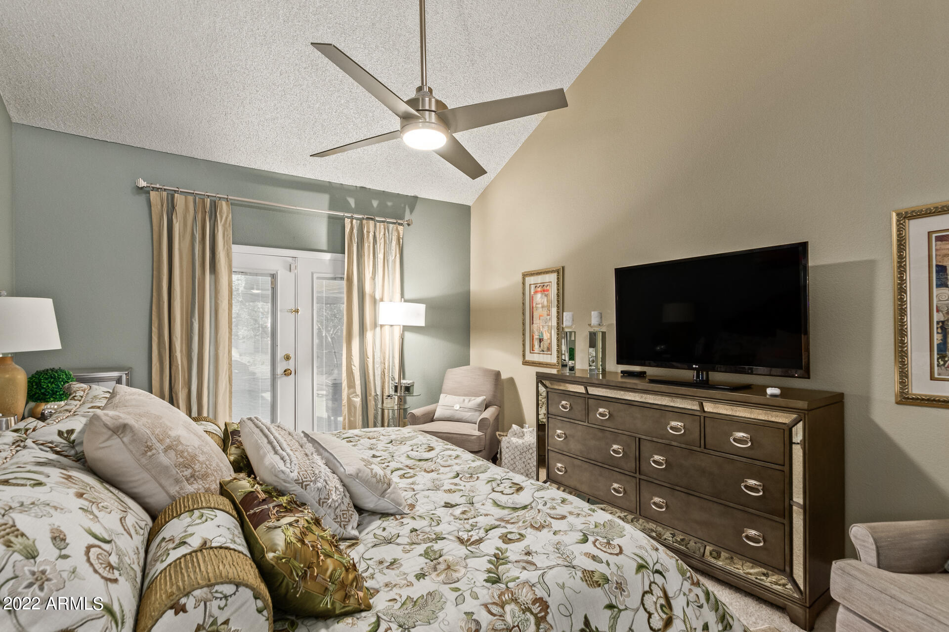 876 W EL MONTE Place Unit: 6
