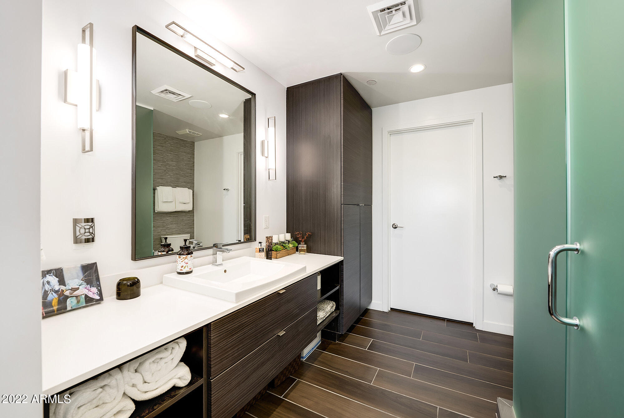 200 W PORTLAND Street Unit: 820