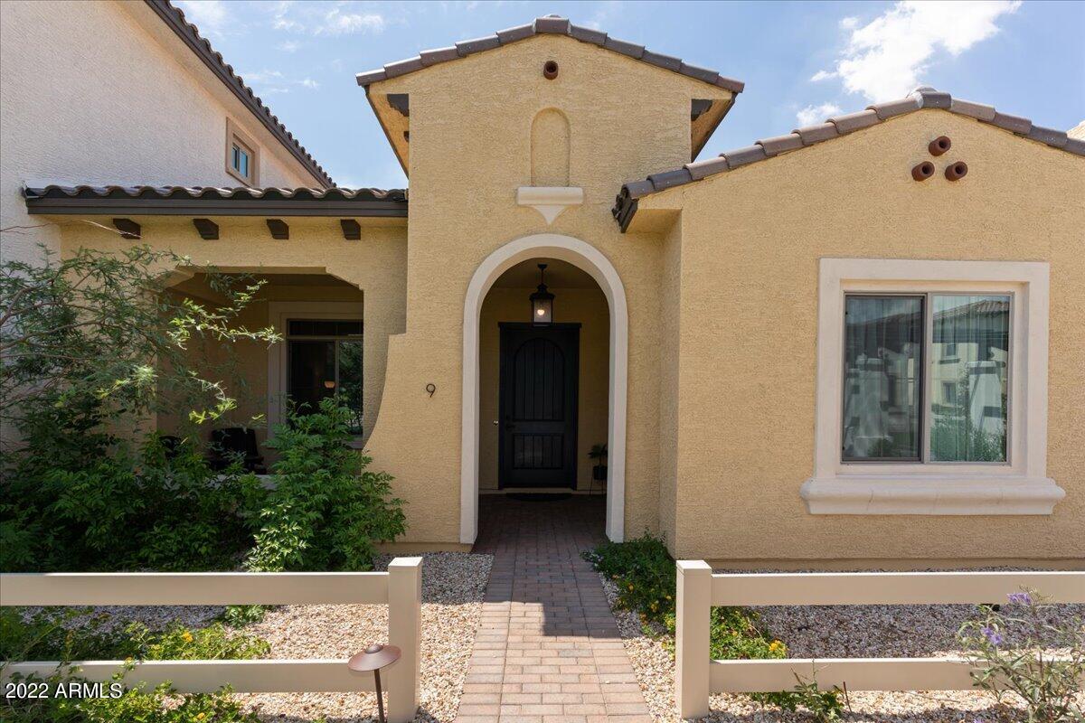 1500 E WAHALLA Lane Unit: W9