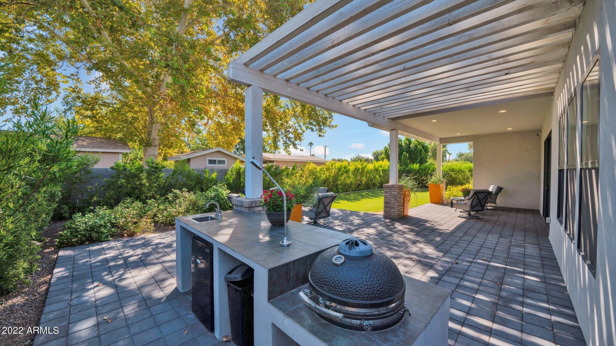 8723 N 9TH Avenue