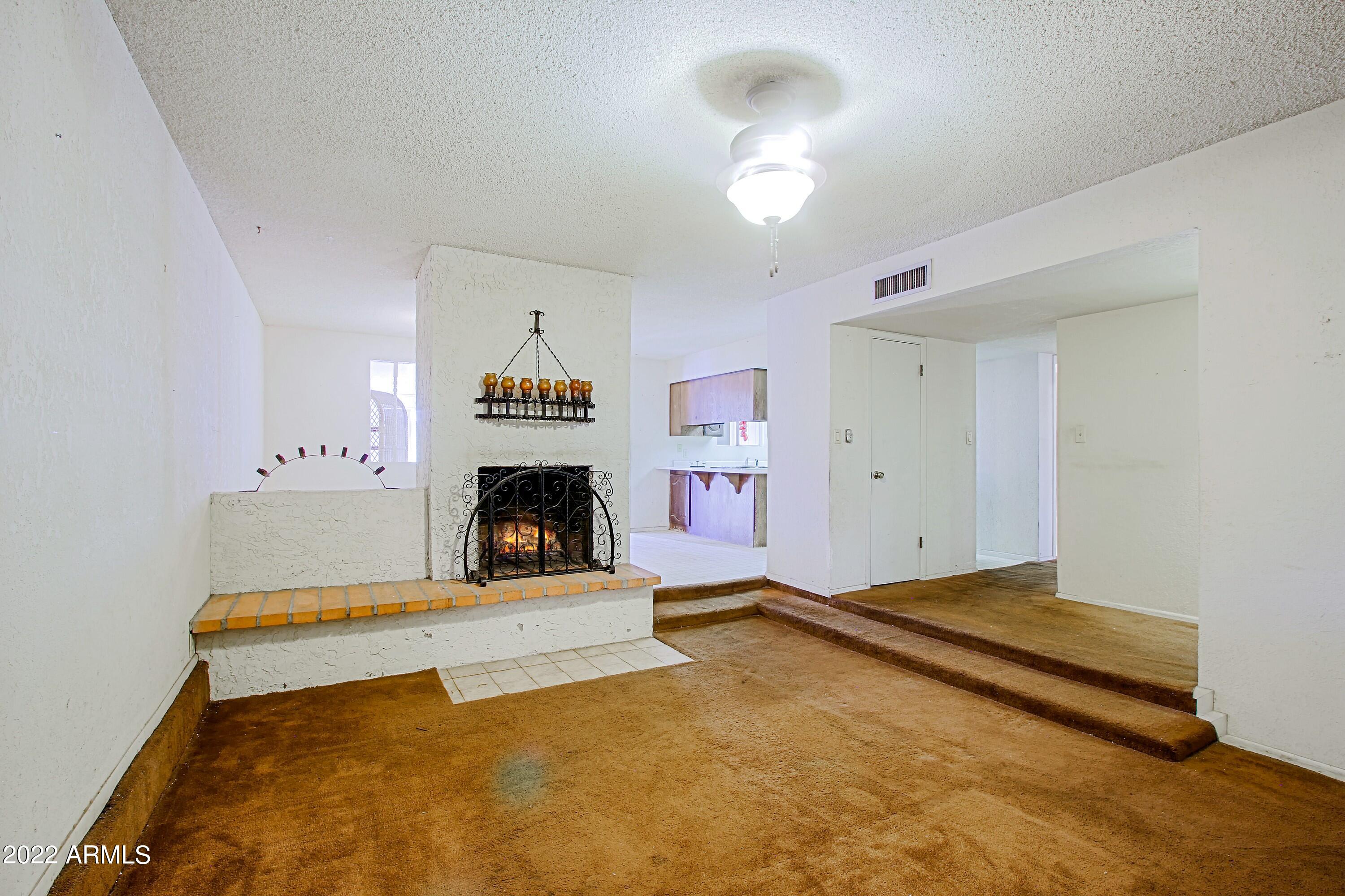 1945 E CAMPO BELLO Drive