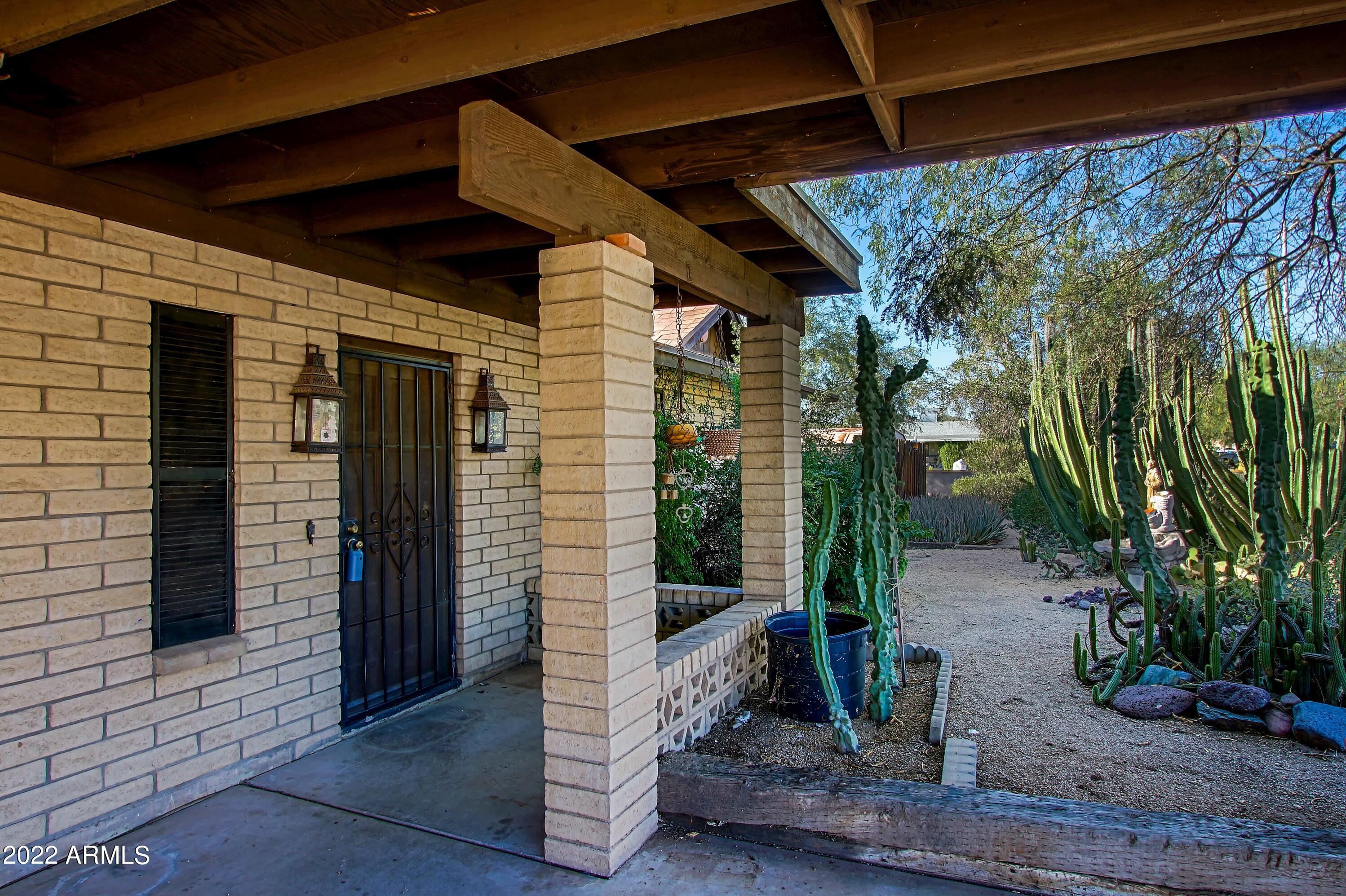 1945 E CAMPO BELLO Drive