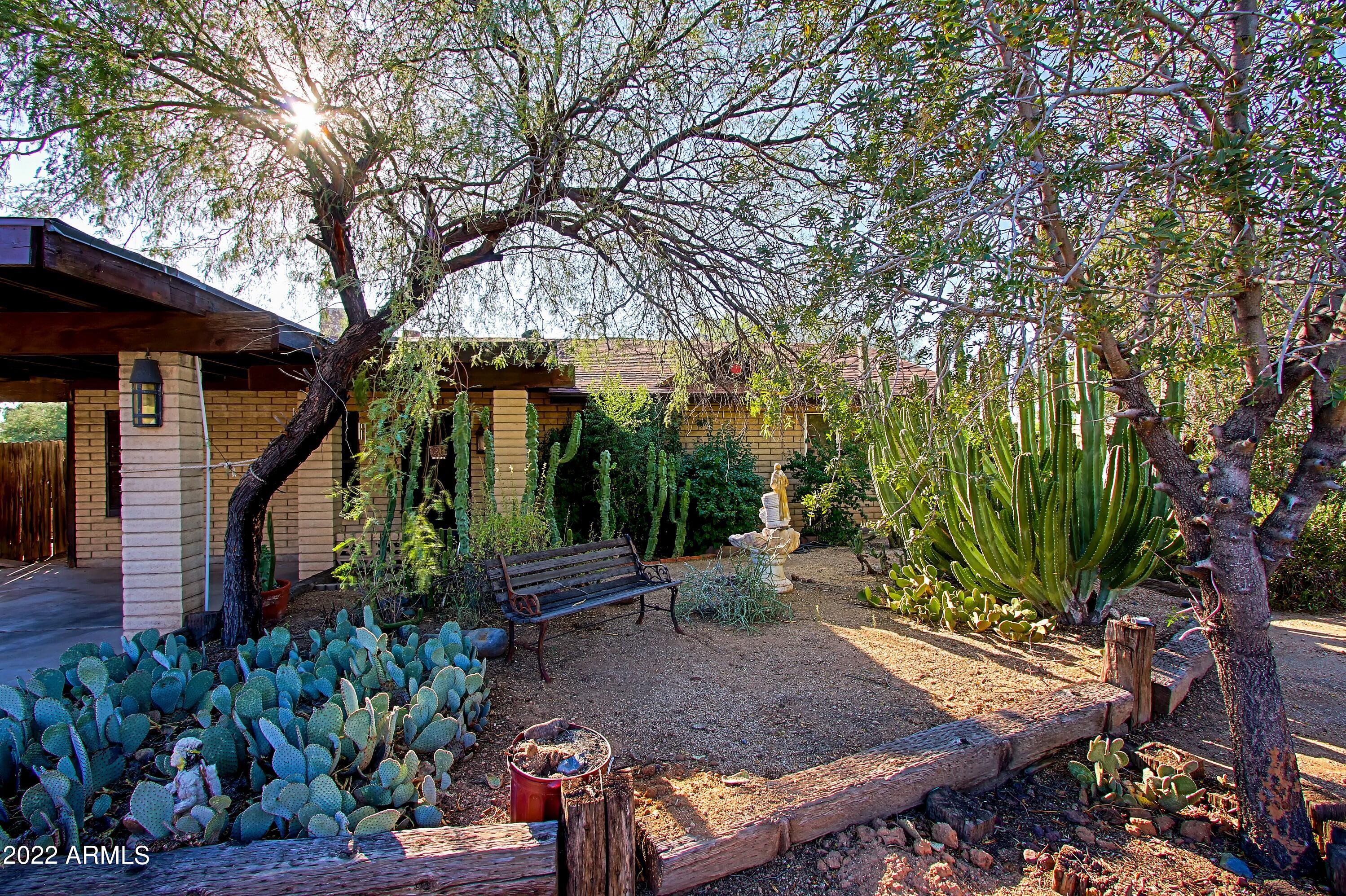1945 E CAMPO BELLO Drive