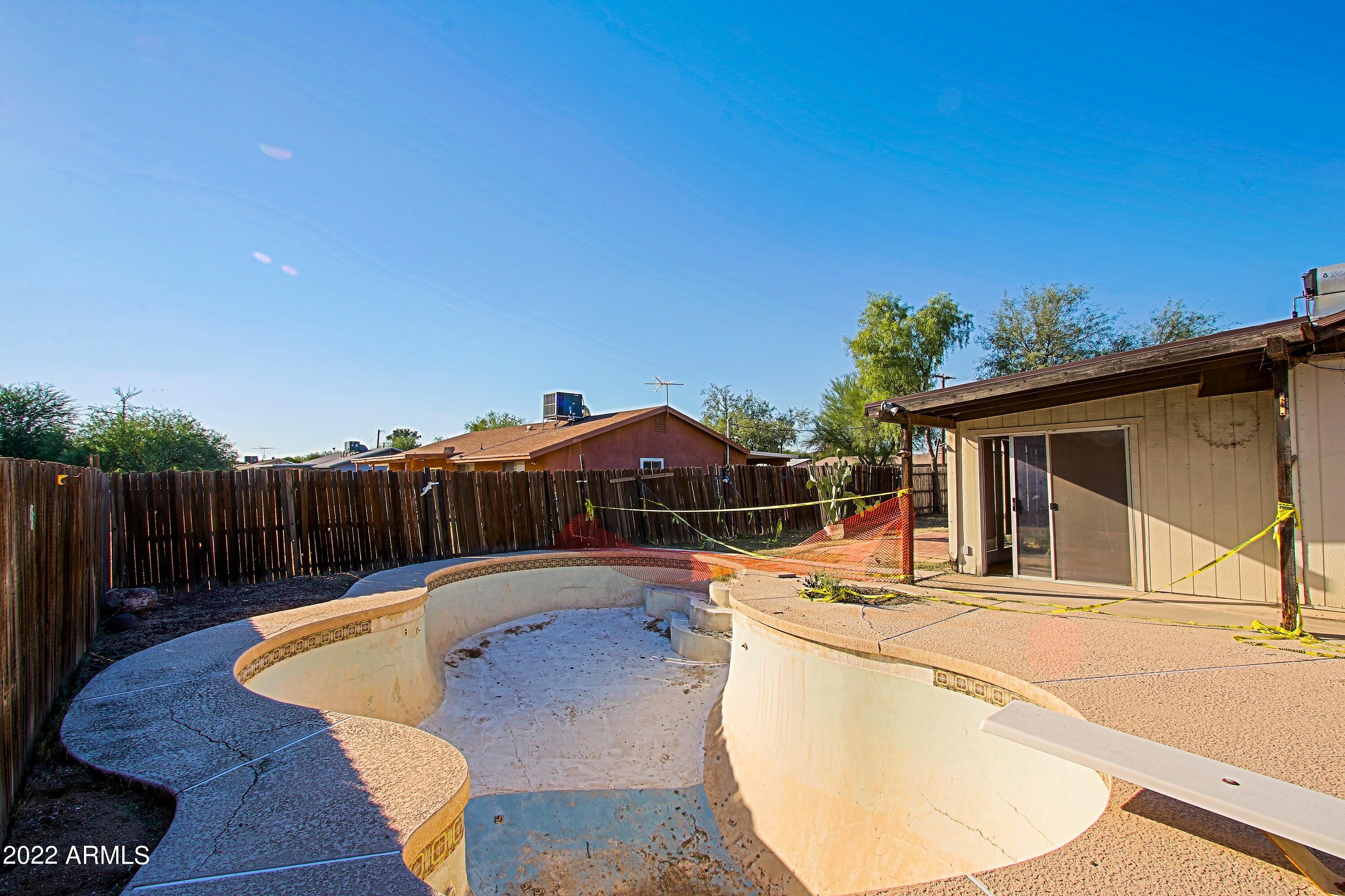 1945 E CAMPO BELLO Drive