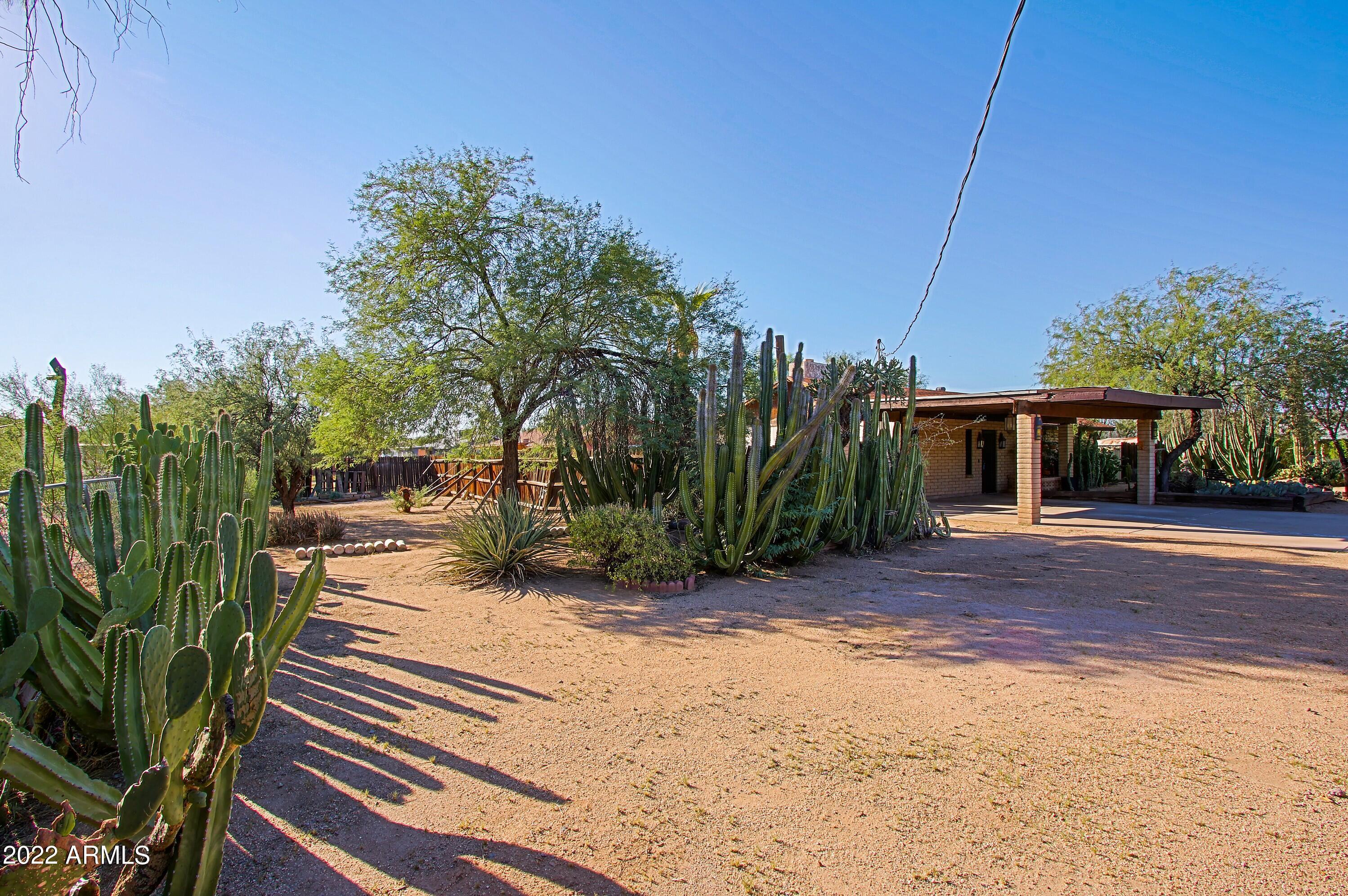 1945 E CAMPO BELLO Drive