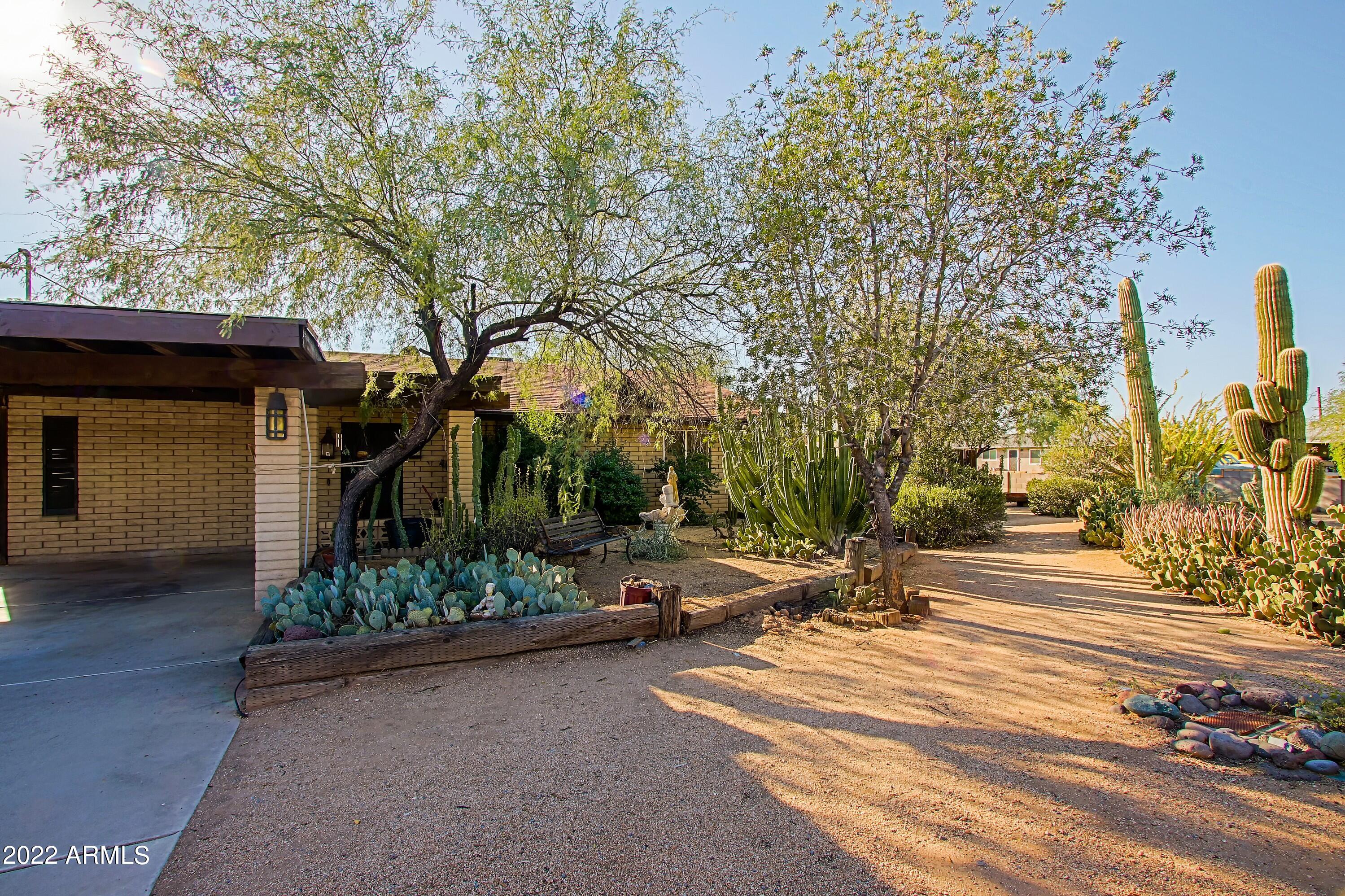 1945 E CAMPO BELLO Drive