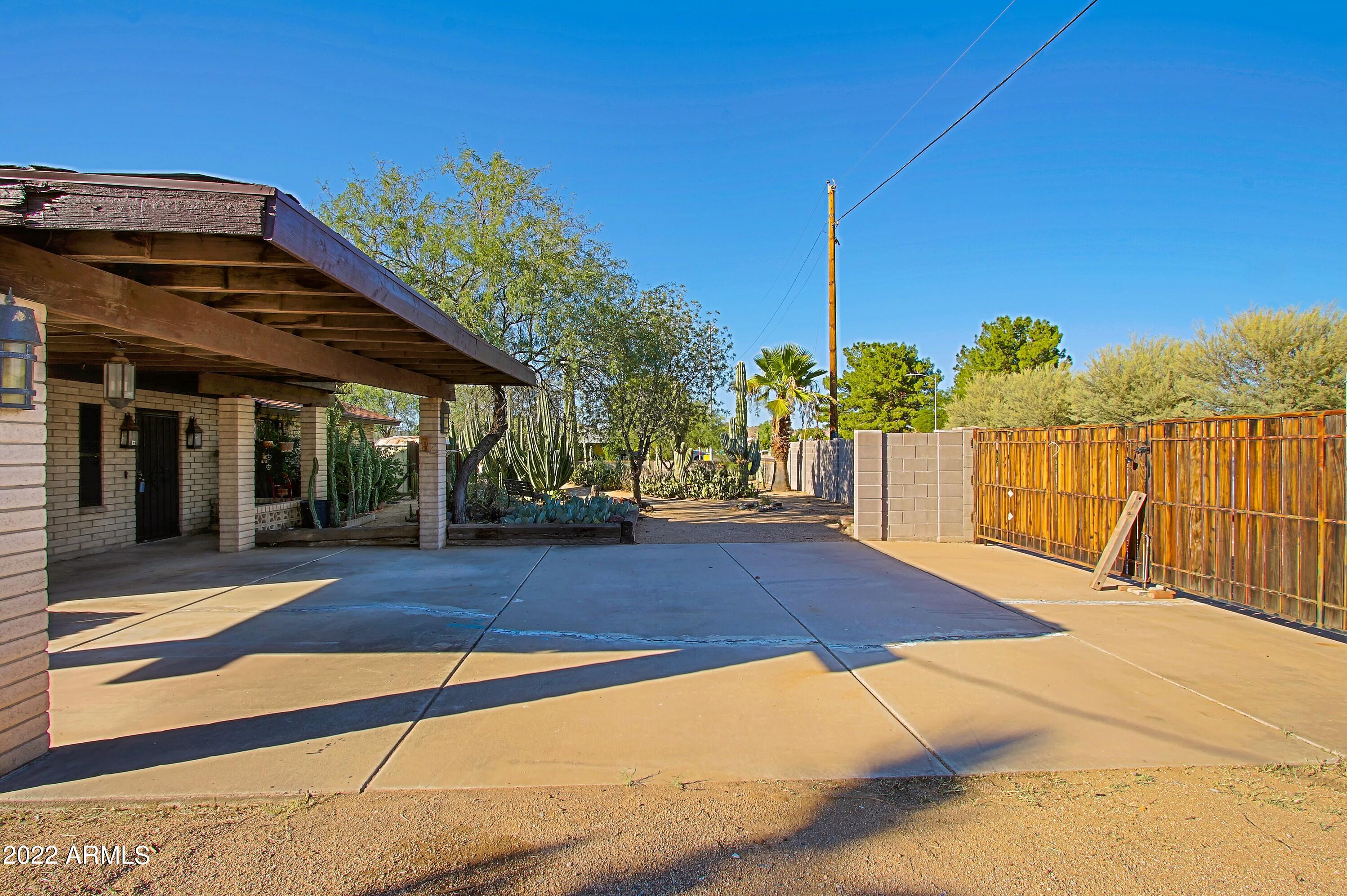 1945 E CAMPO BELLO Drive