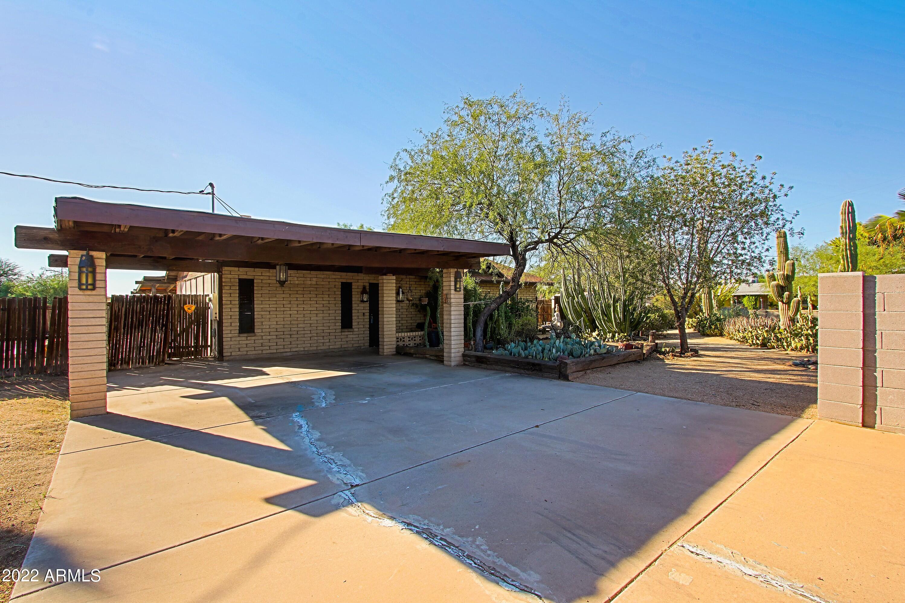 1945 E CAMPO BELLO Drive