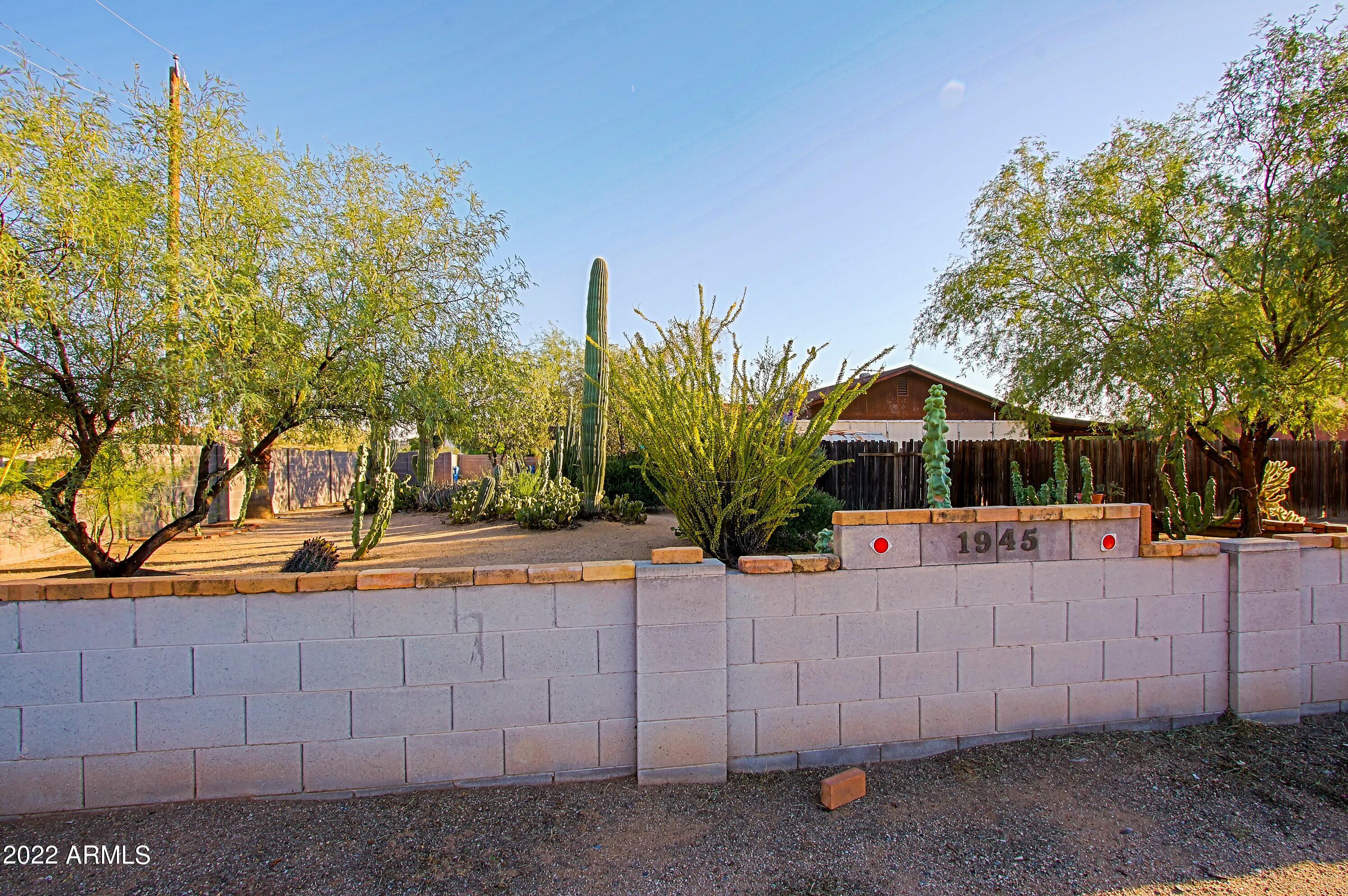 1945 E CAMPO BELLO Drive