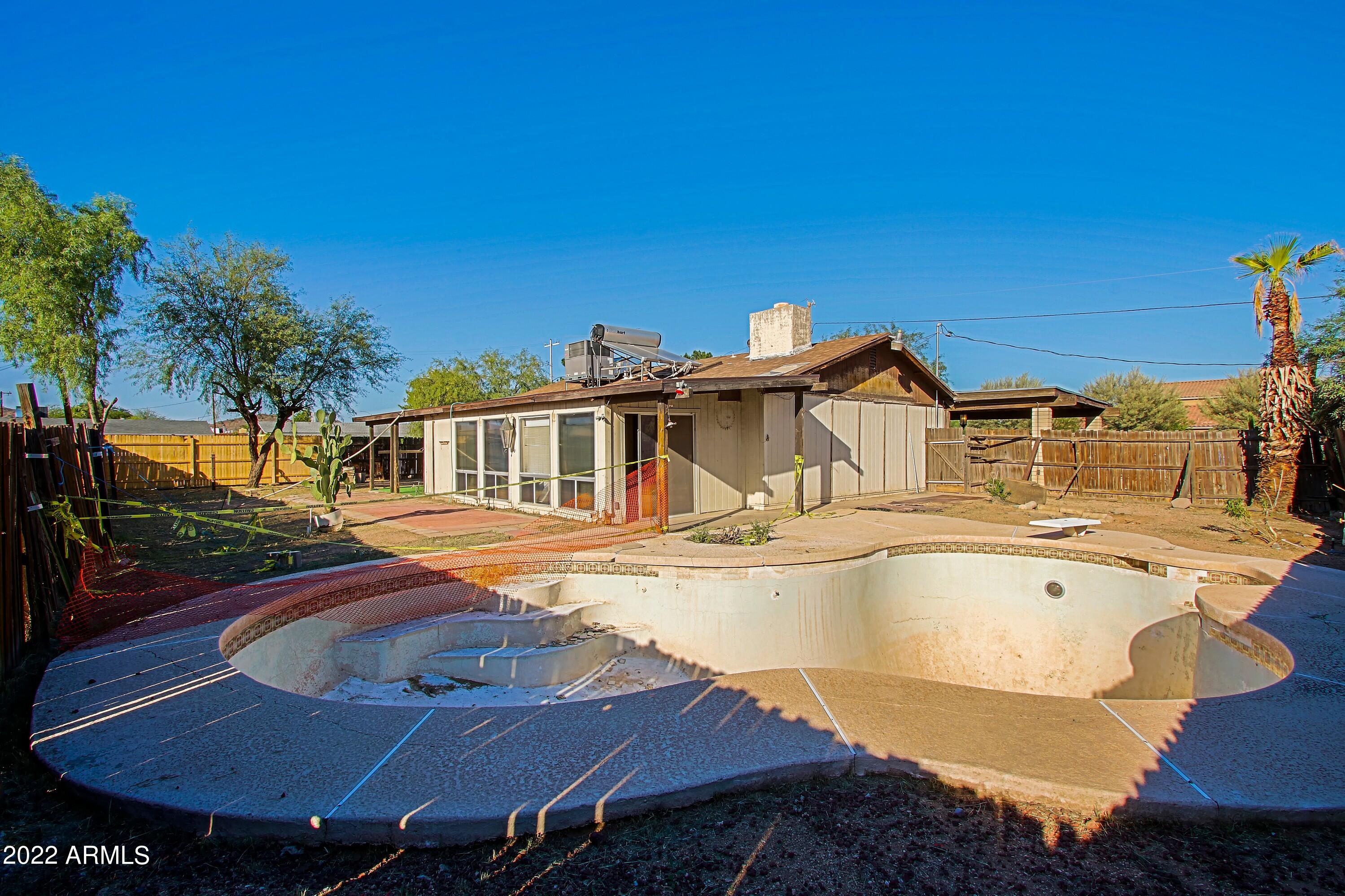 1945 E CAMPO BELLO Drive