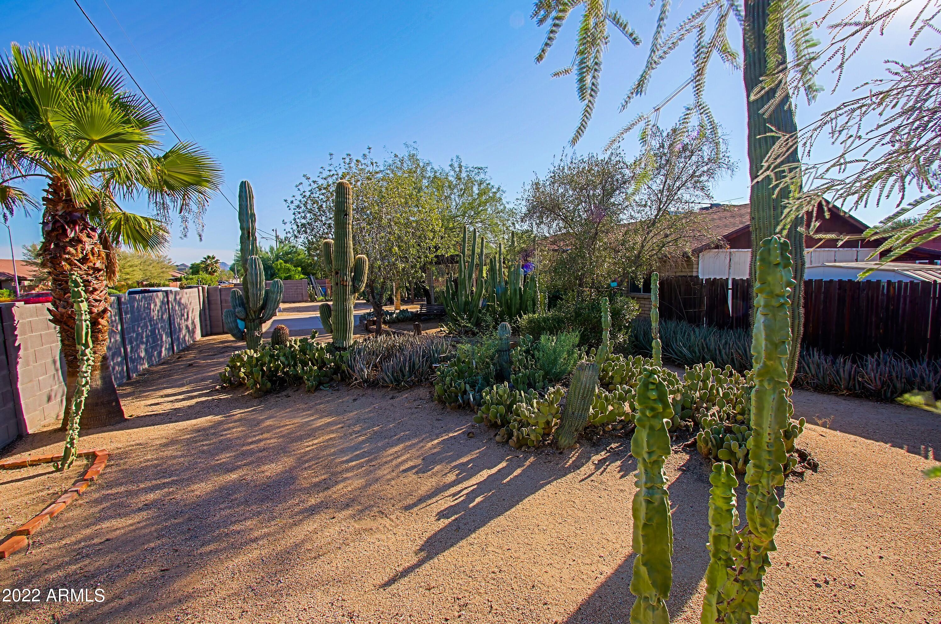 1945 E CAMPO BELLO Drive