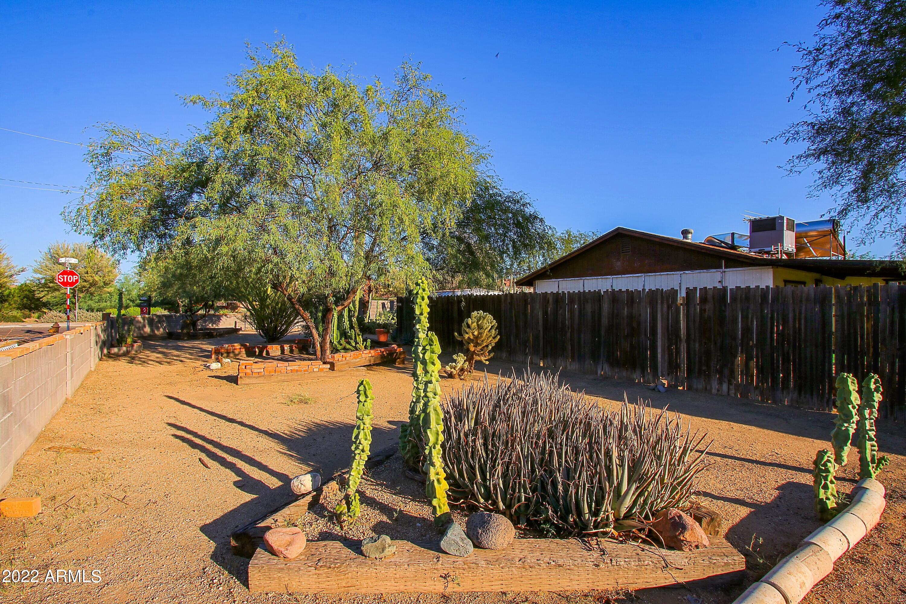 1945 E CAMPO BELLO Drive