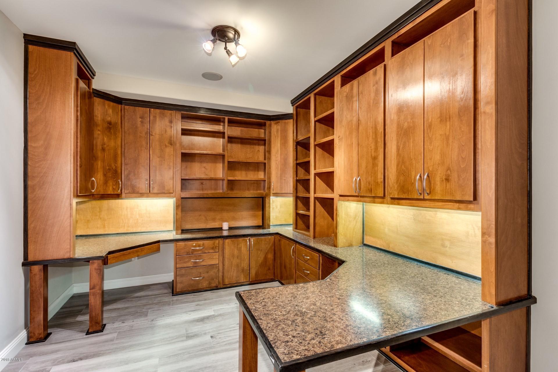 3801 N GOLDWATER Boulevard Unit: 204