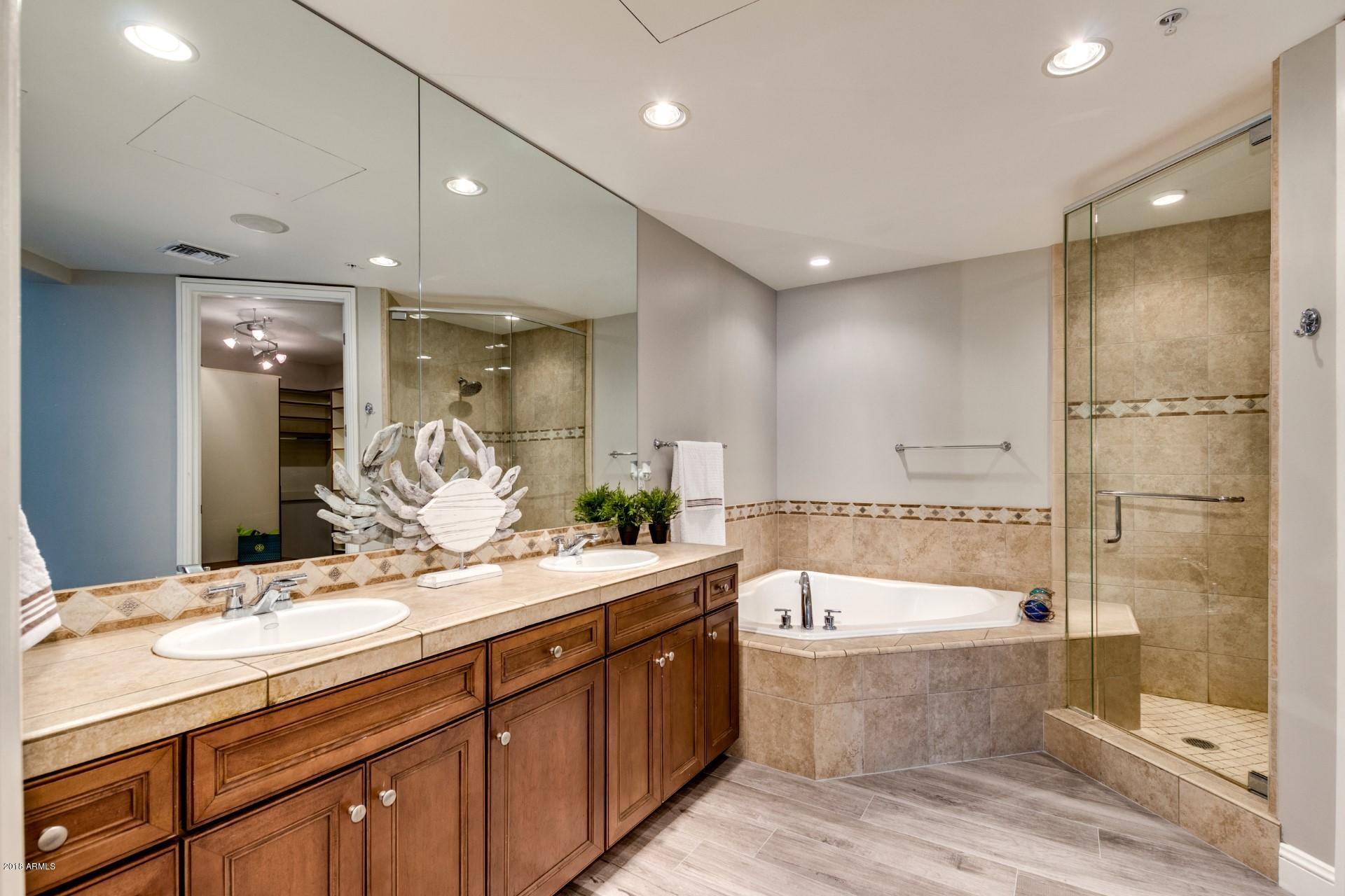 3801 N GOLDWATER Boulevard Unit: 204