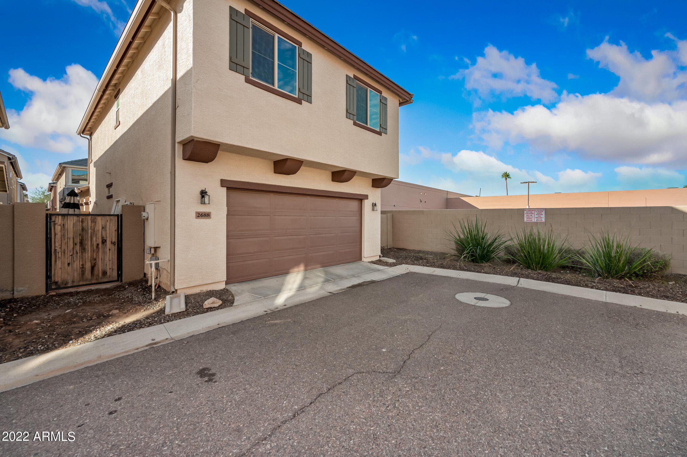 2688 N 73RD Glen