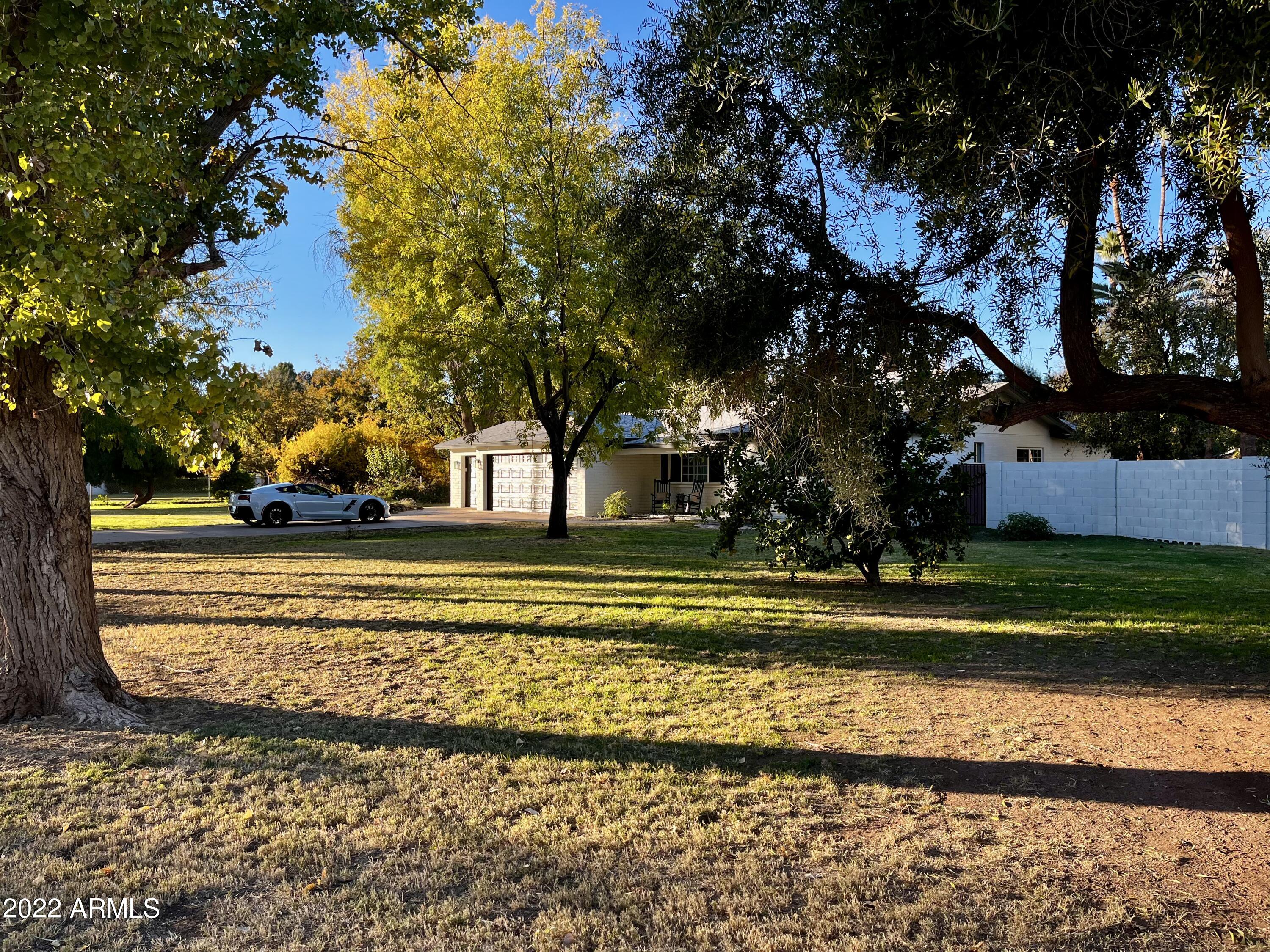1322 E CATCLAW Street