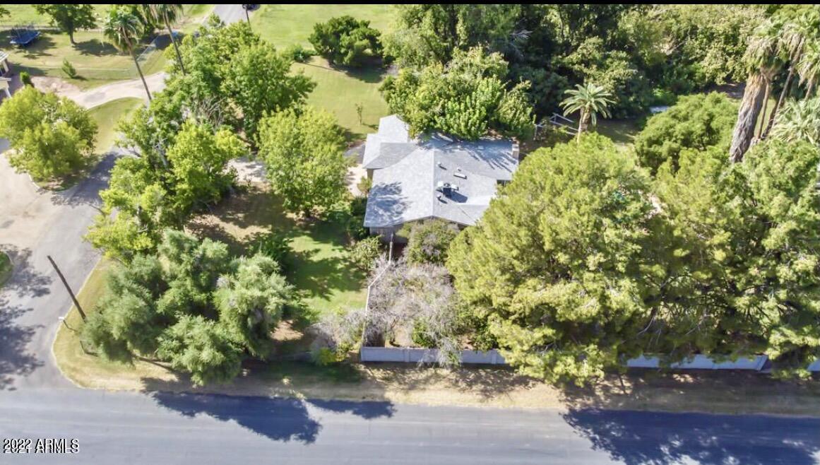 1322 E CATCLAW Street