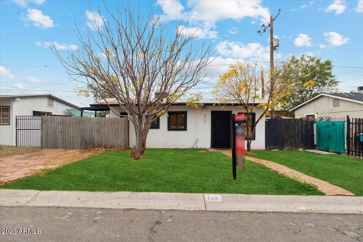 717 E SUNNYSLOPE Lane