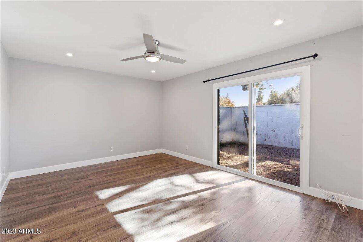 1516 W GLENN Drive