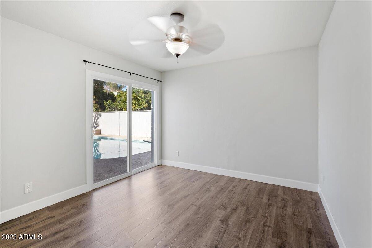 1516 W GLENN Drive