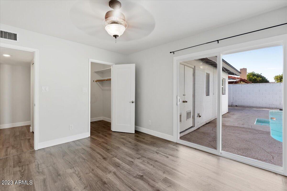 1516 W GLENN Drive