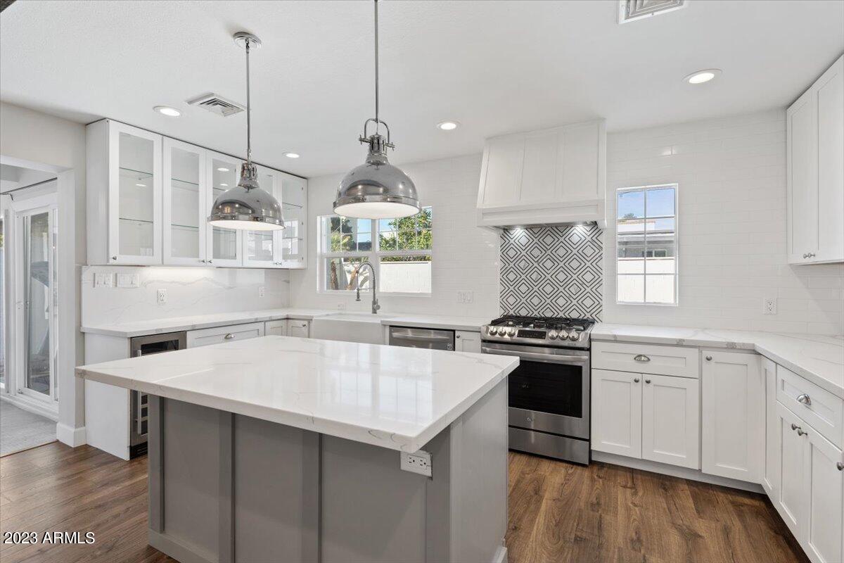1516 W GLENN Drive