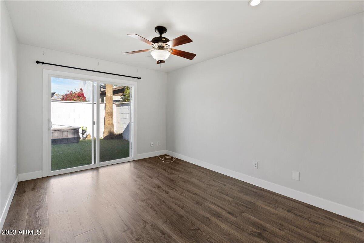 1516 W GLENN Drive
