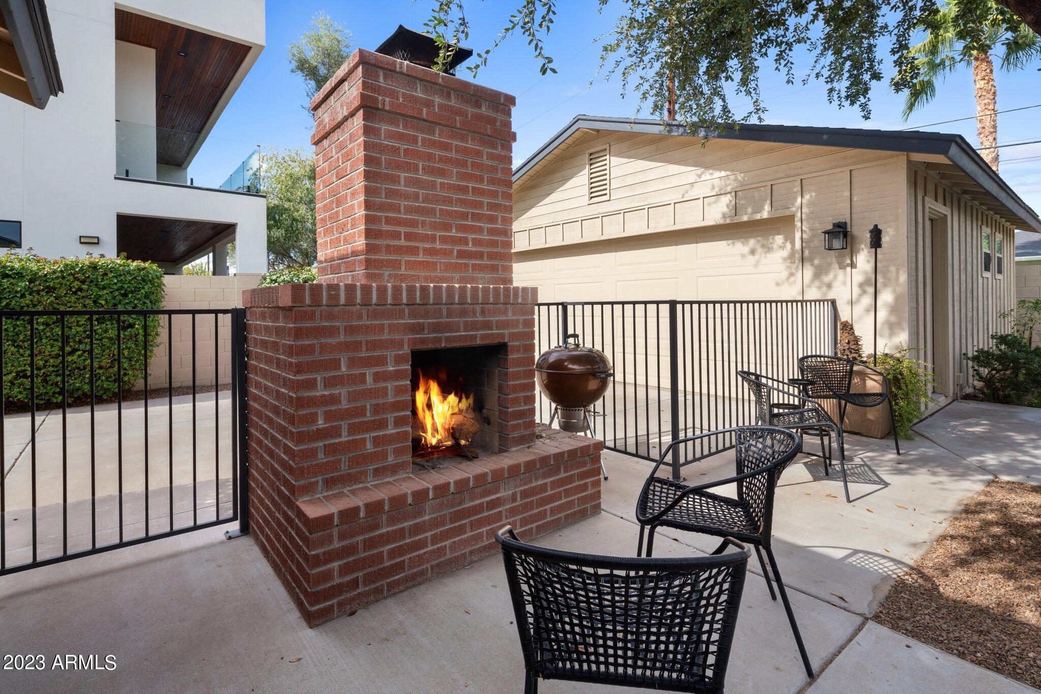 3126 E COOLIDGE Street