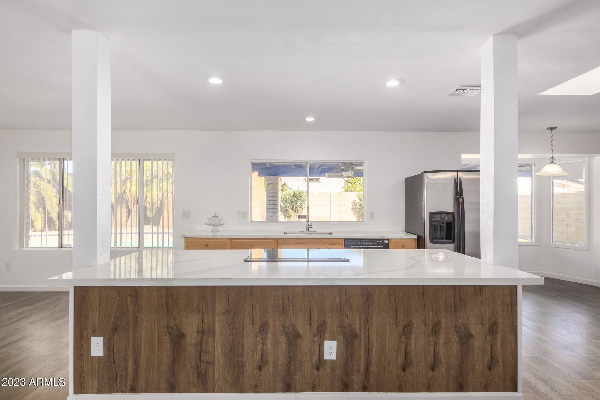 402 E MURIEL Drive