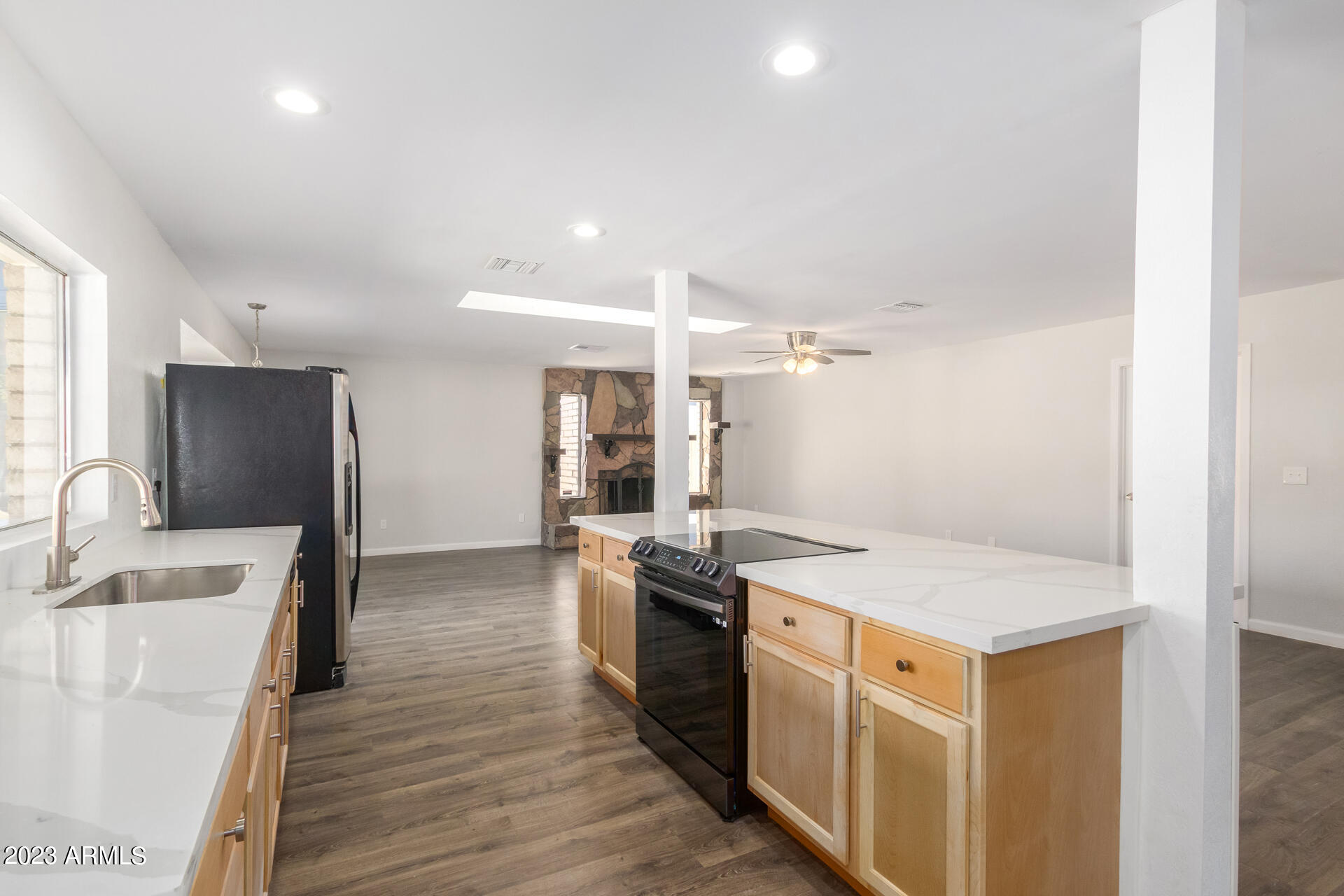 402 E MURIEL Drive
