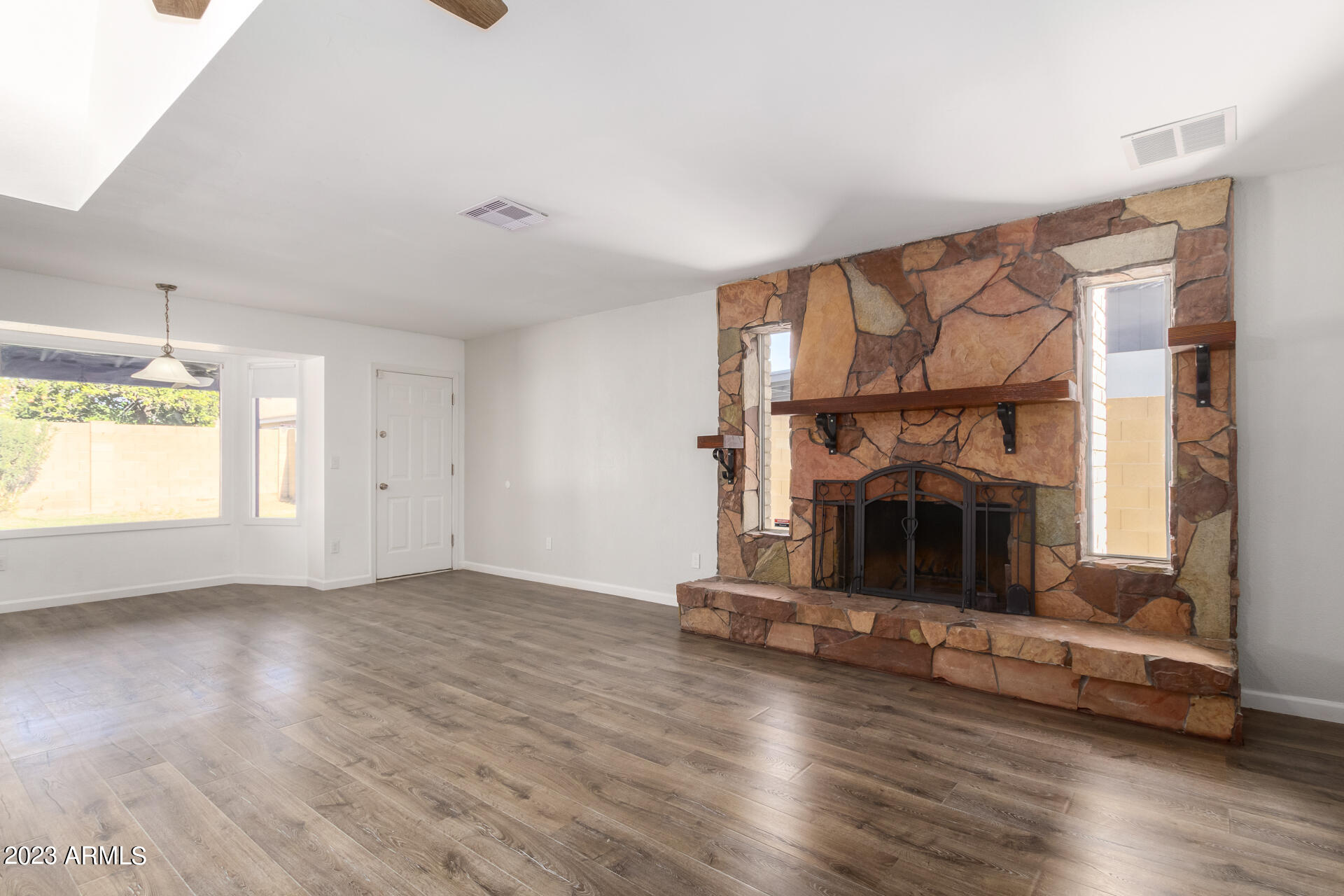 402 E MURIEL Drive