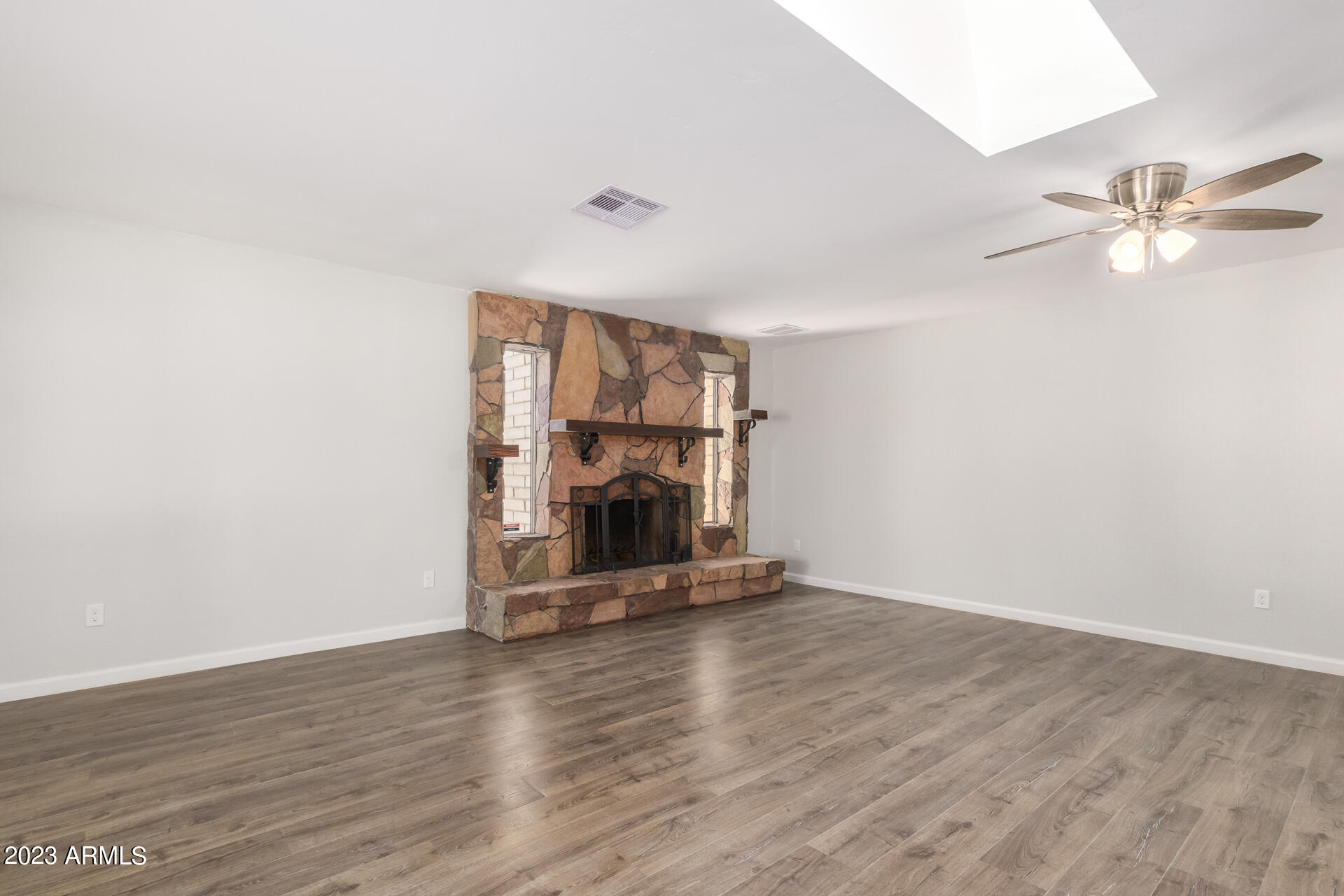 402 E MURIEL Drive
