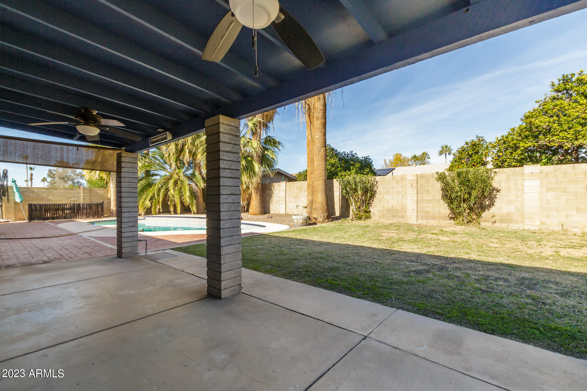 402 E MURIEL Drive