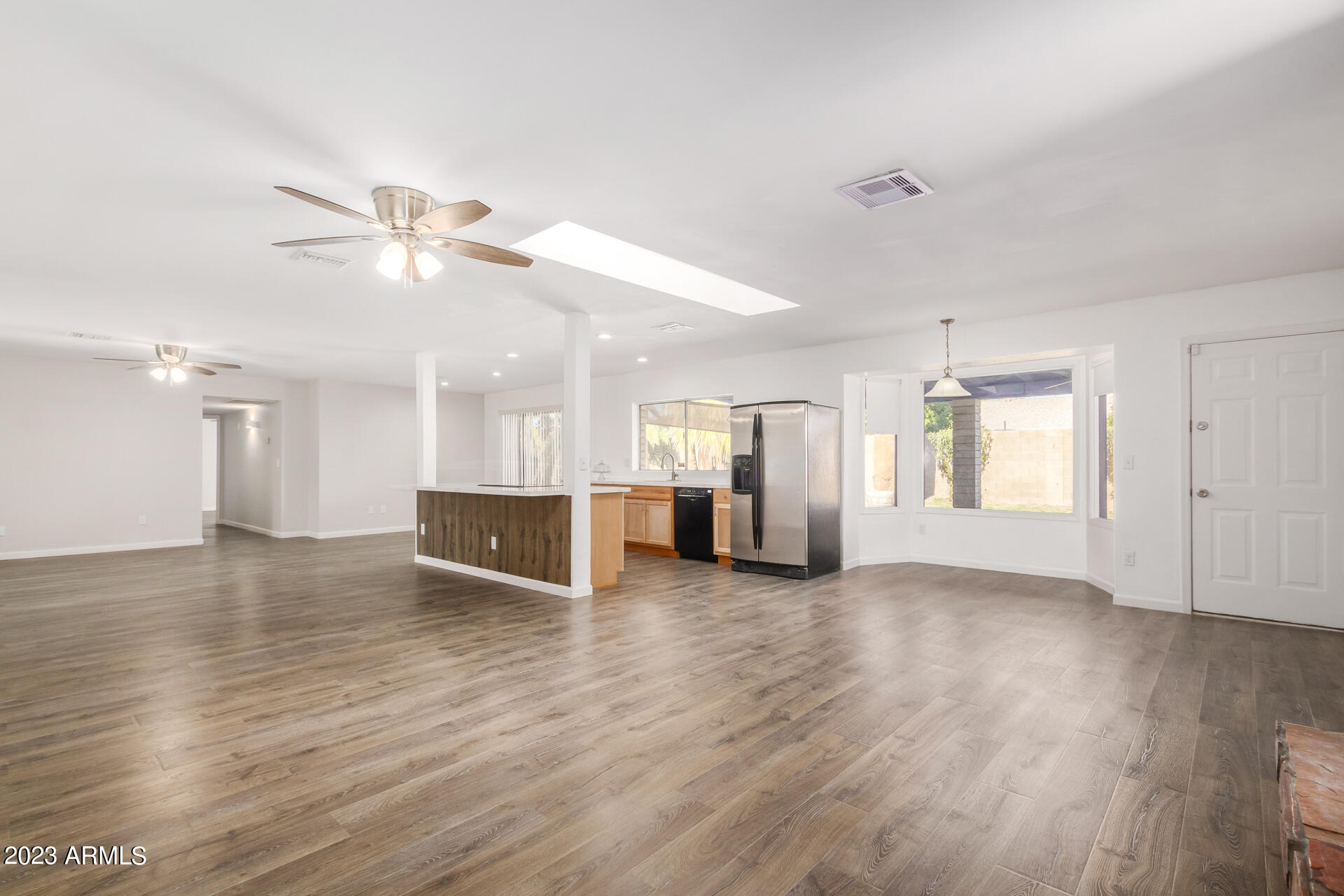 402 E MURIEL Drive