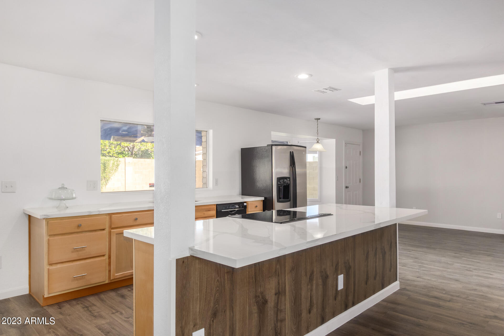 402 E MURIEL Drive