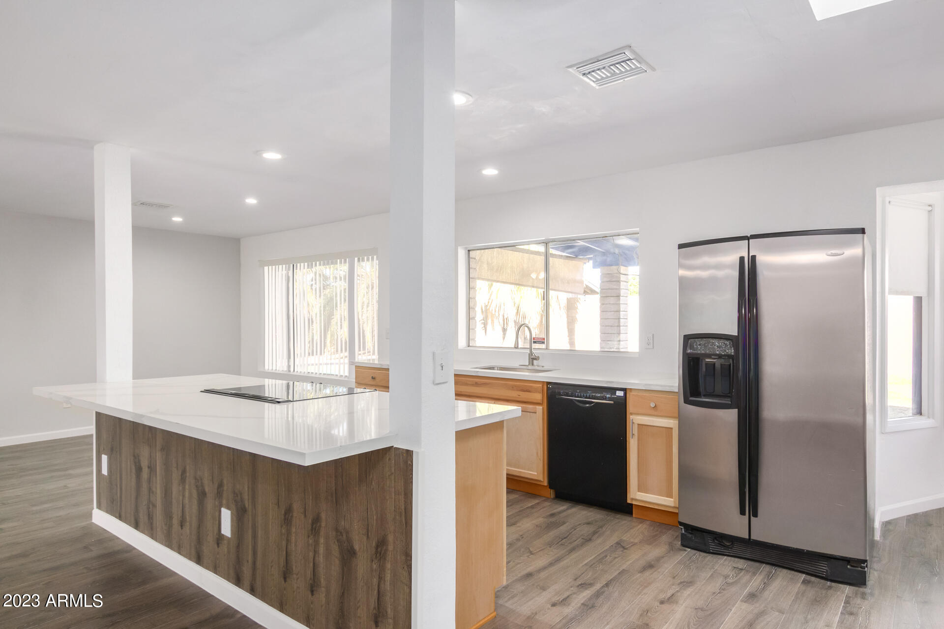 402 E MURIEL Drive
