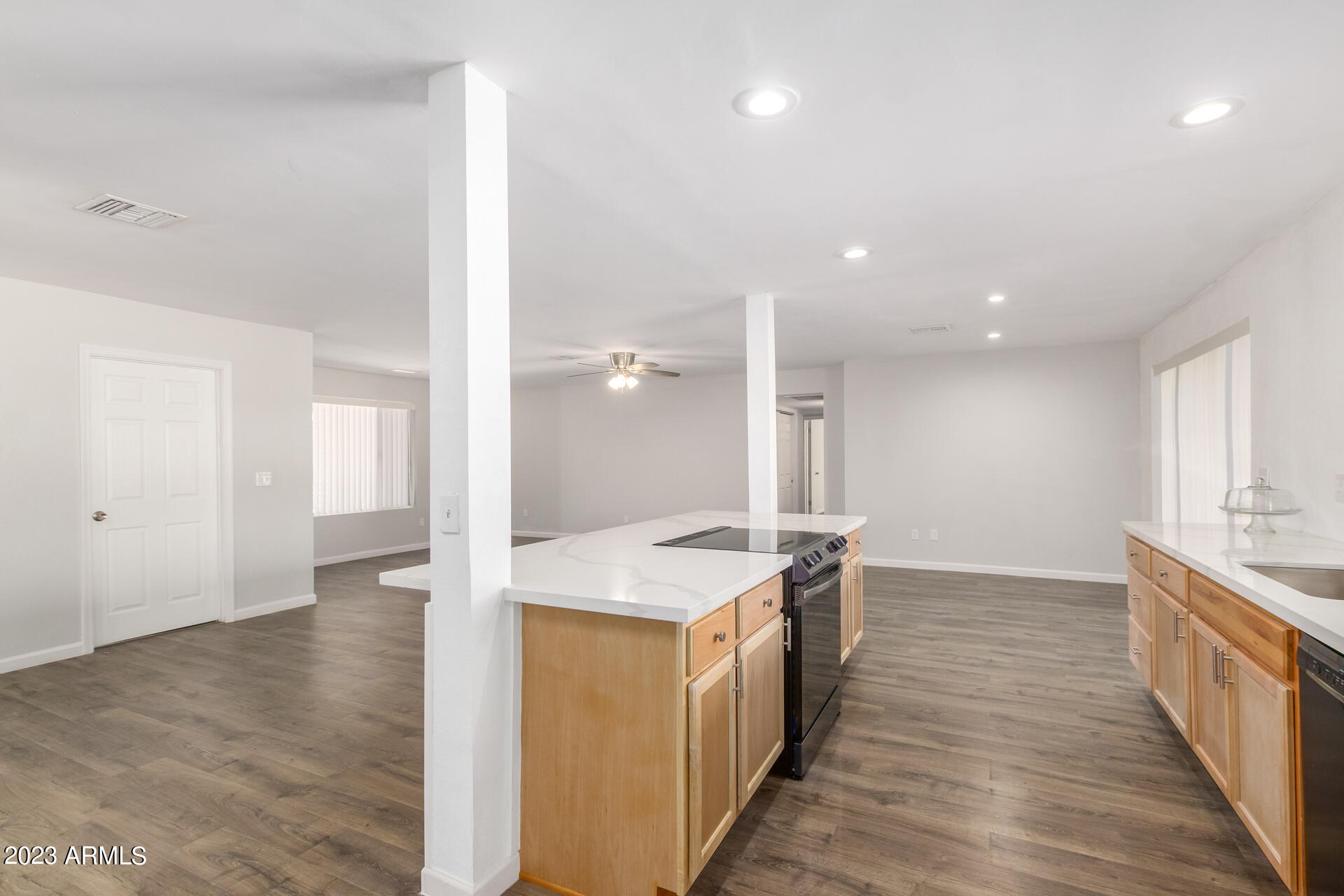 402 E MURIEL Drive