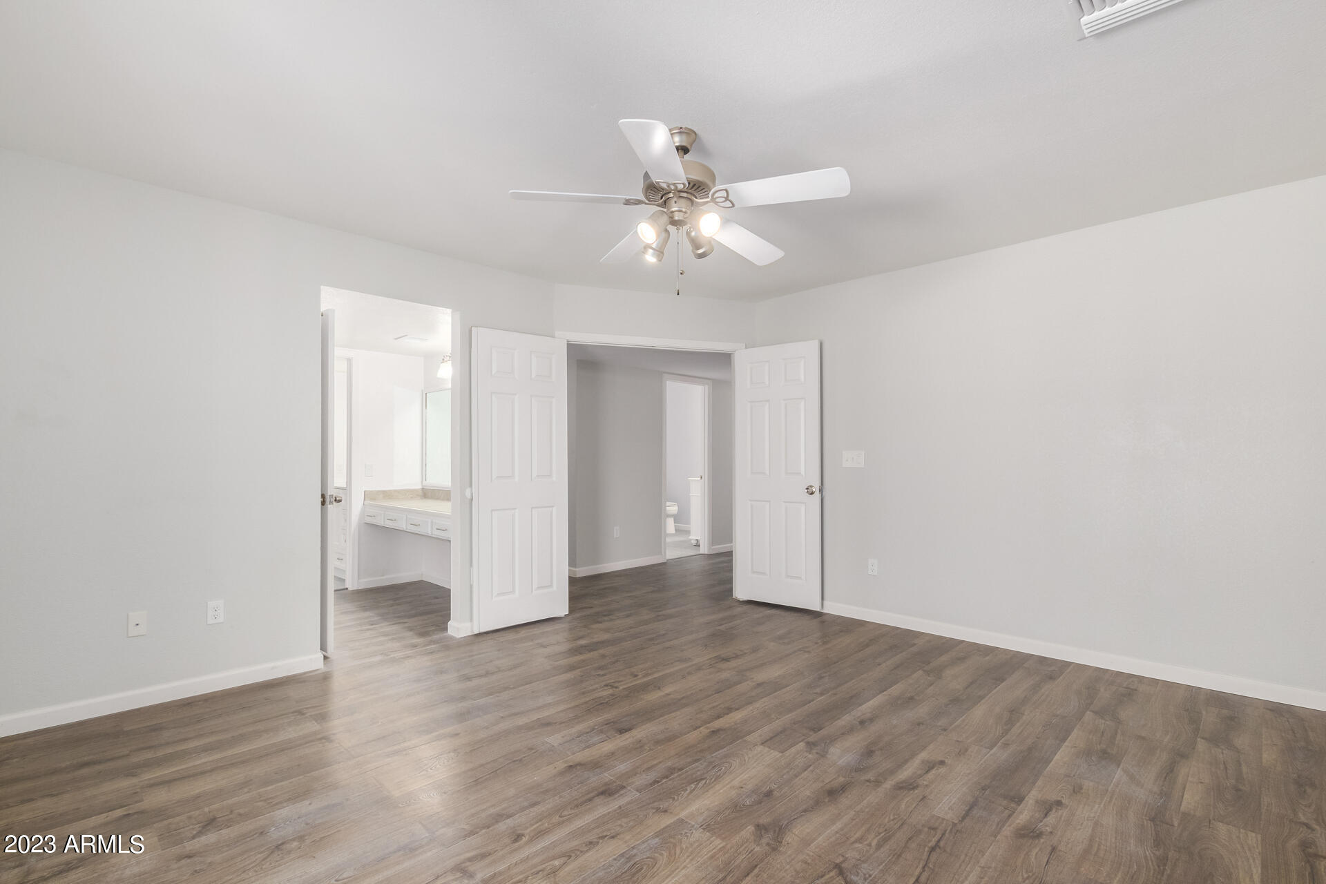 402 E MURIEL Drive