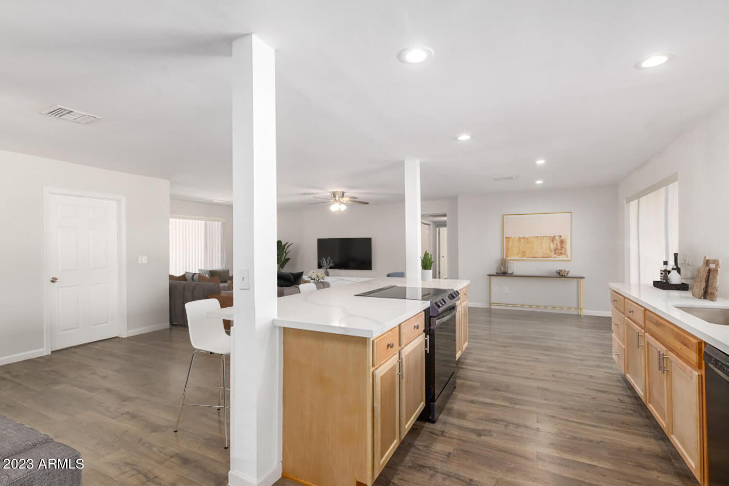402 E MURIEL Drive