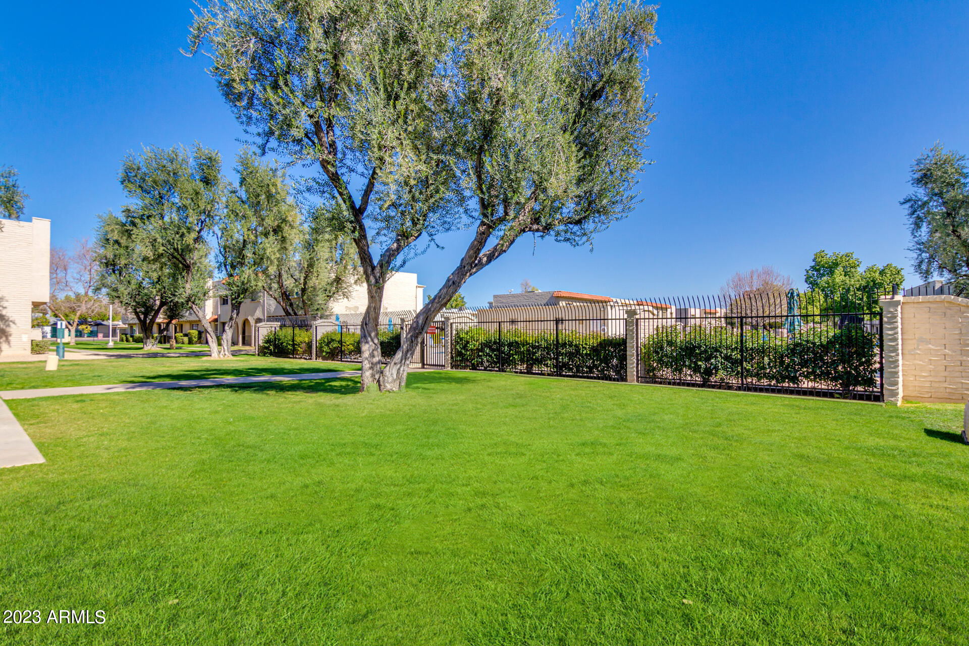 6933 E OSBORN Road Unit: D