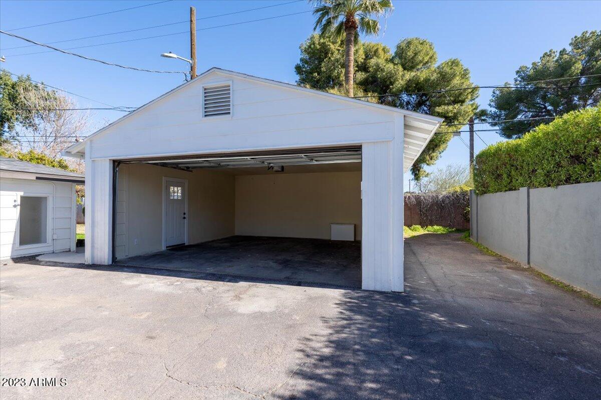7101 N 3RD Avenue