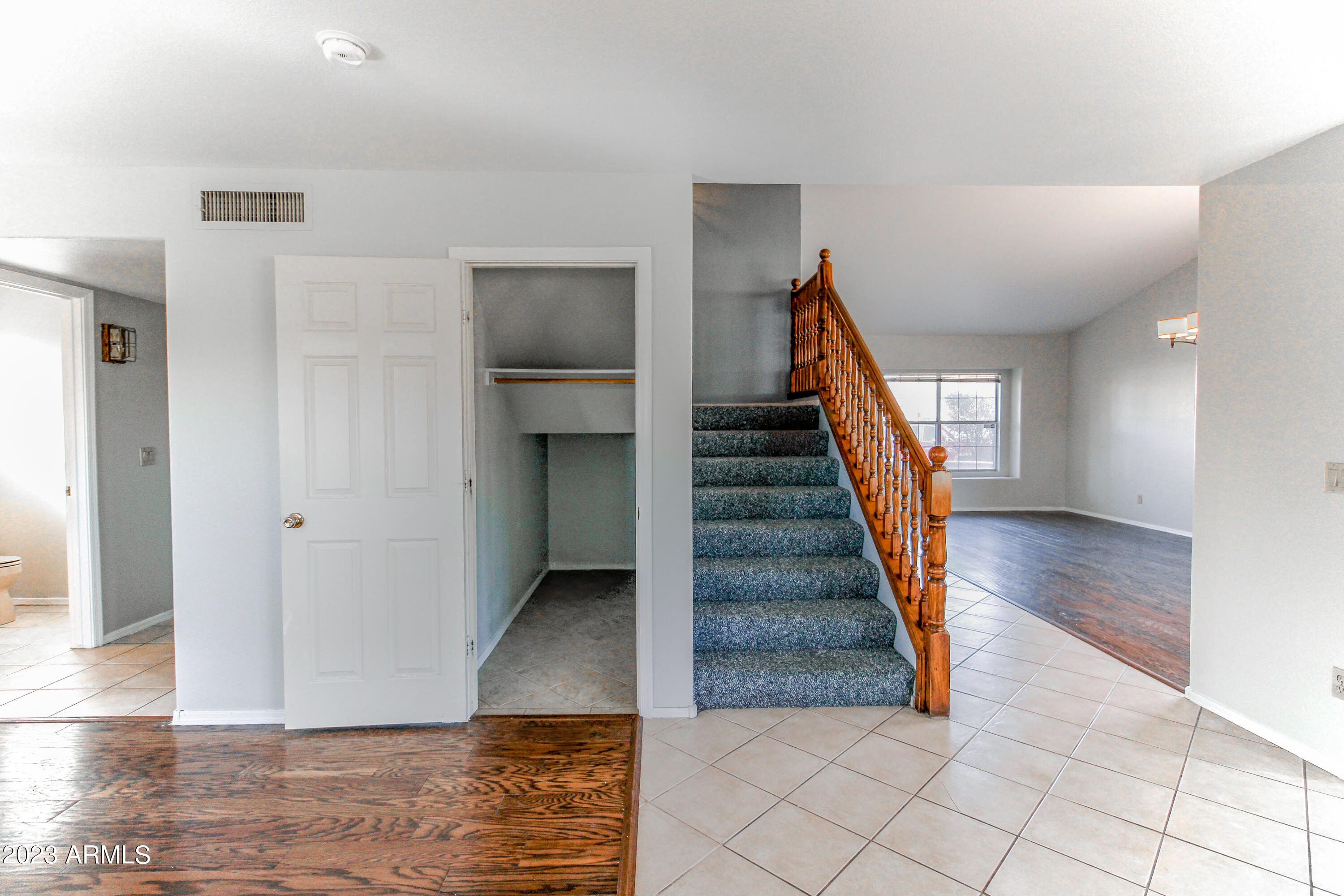 1241 W CINDY Street