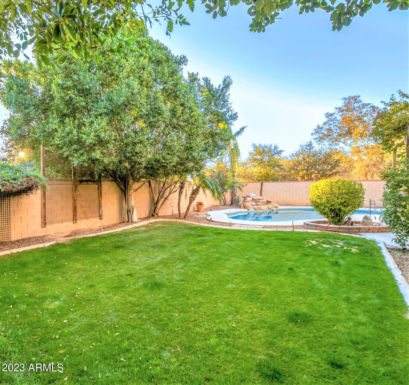 1721 E WOODSMAN Place