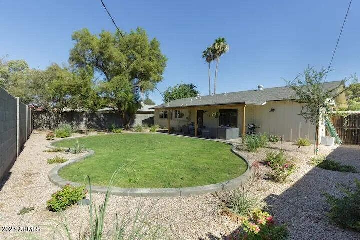 8220 E MITCHELL Drive
