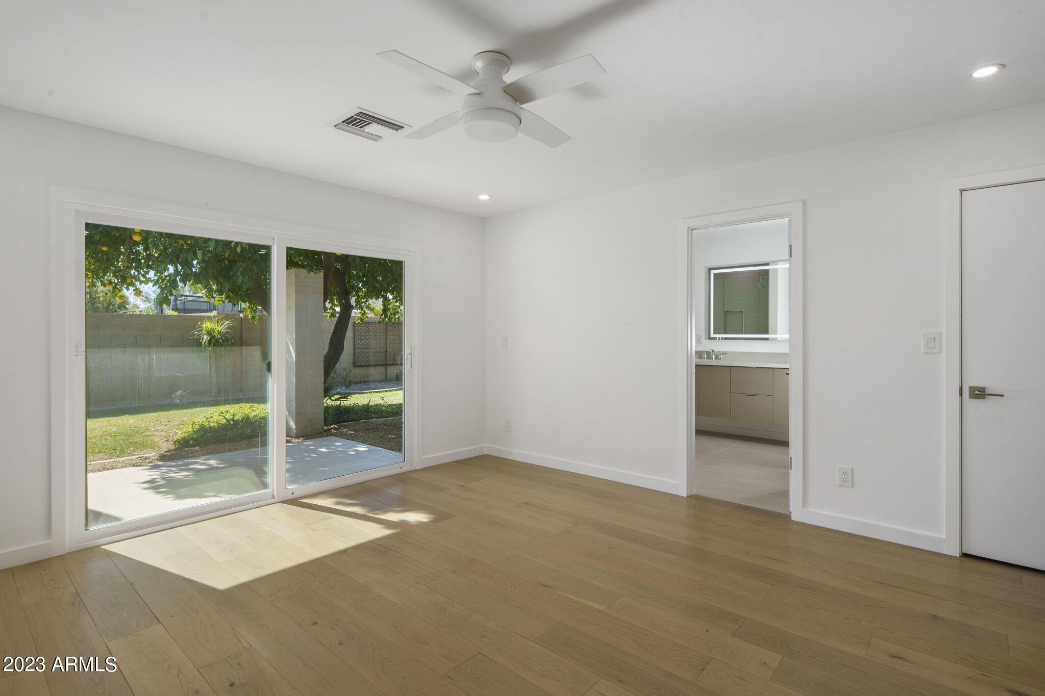 10431 N 25TH Place