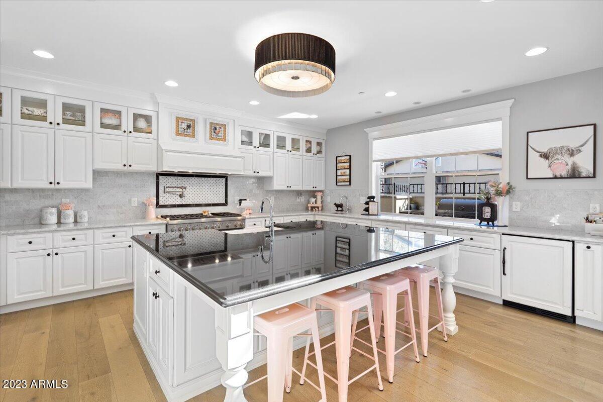 25 E MYRTLE Avenue