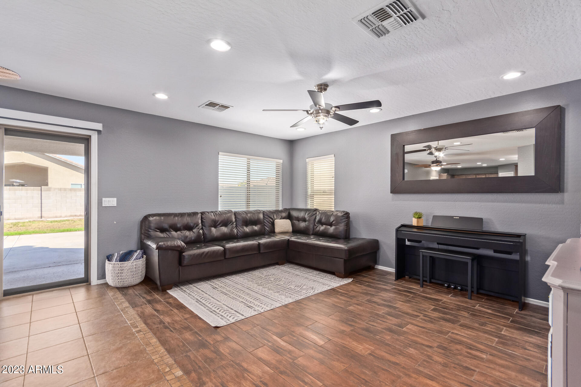 3612 E AUSTIN Lane