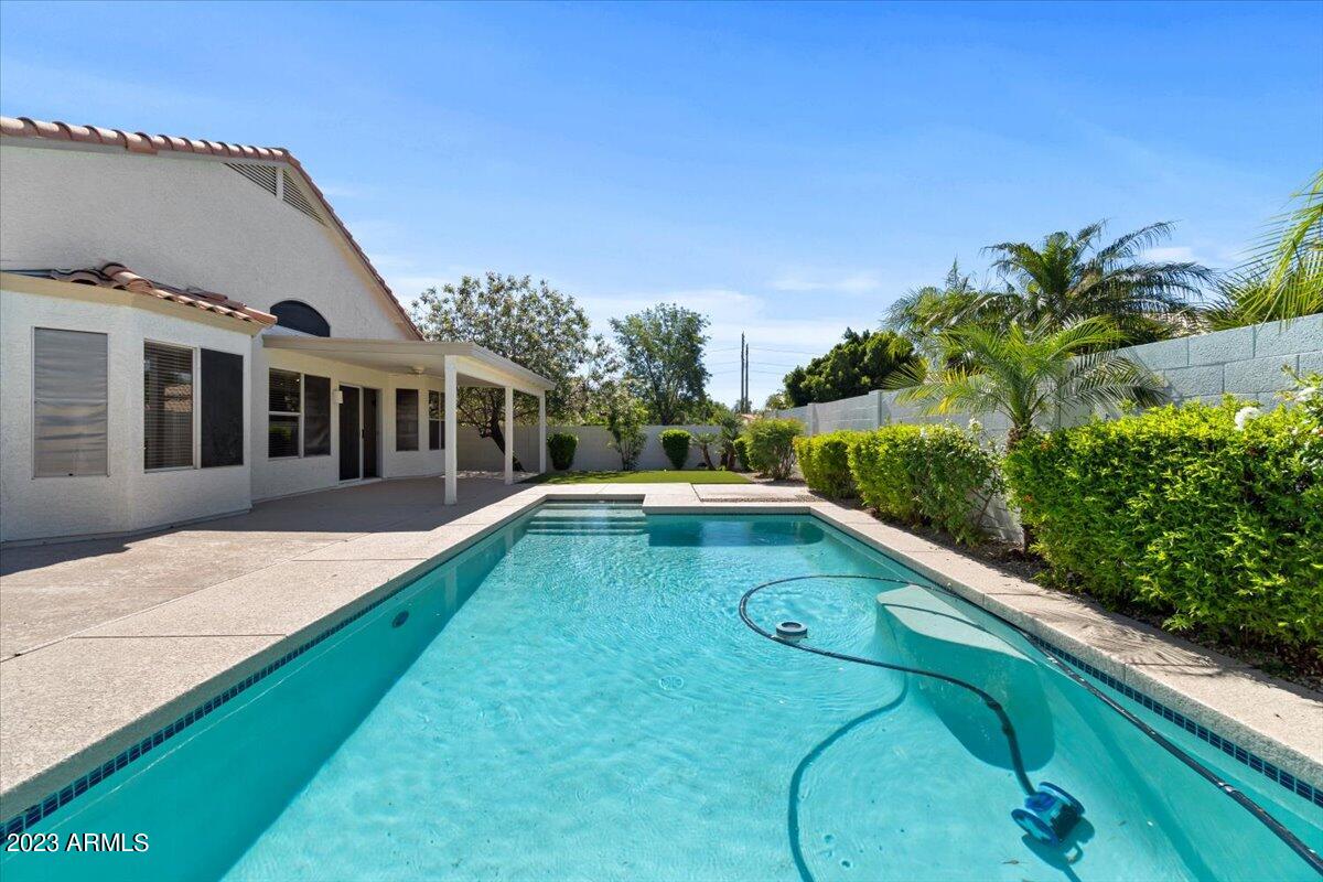 1093 W VERA Lane
