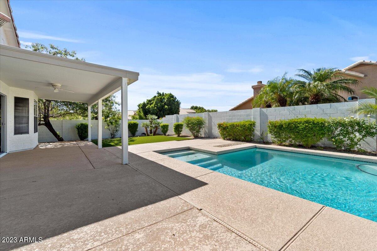 1093 W VERA Lane
